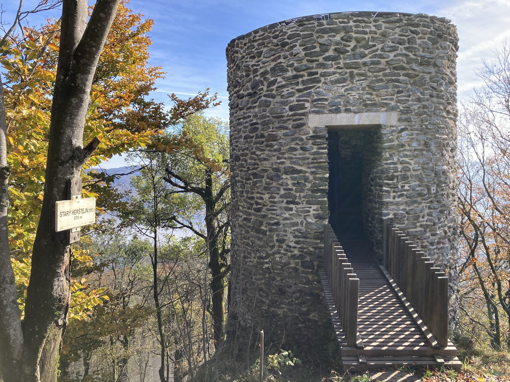 Starý Herštejn, pohled od spodu, foto Klára Růžková